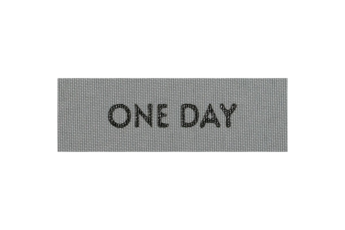 特別な「ある日」を表現した箔押しデザイン
